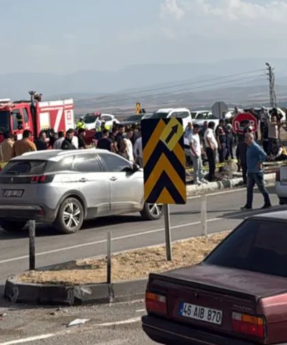 Kahramanmaraş'ta MHP'li vekille il başkanının konvoyu kaza yaptı