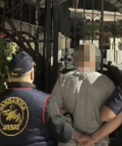 11 yıl 8 ay hapis cezası vardı.... Gizli bölmede yakalandı