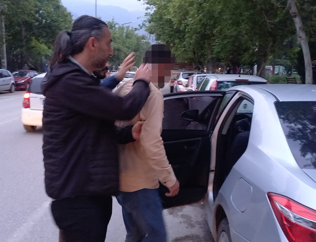 Manisa'da 'kopya düzeneğiyle' ehliyet sınavına girmek isteyen kişi yakalandı!