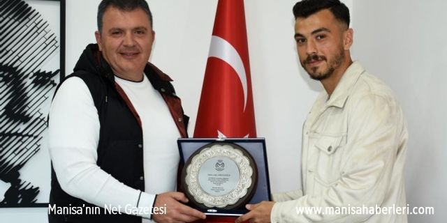 Manisa FK’dan Çağrı Giritlioğlu’na teşekkür plaketi