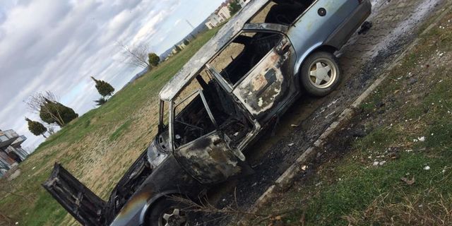 Park halindeki otomobil yandı!