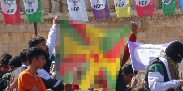 Mardin'de Nevruz kutlamasında PKK paçavrası açtılar