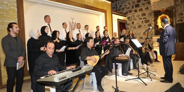 Şehzadeler Belediyesi Korosu, şehitler için sahne aldı