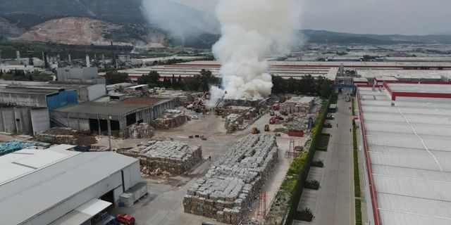Manisa OSB’deki kağıt fabrikasında büyük yangın!
