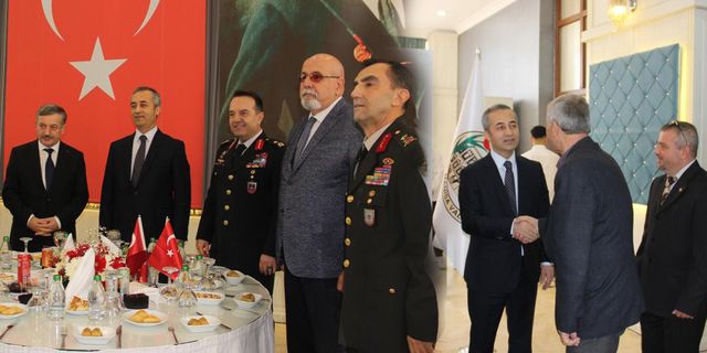 Manisa'da resmi bayramlaşma töreni düzenlendi