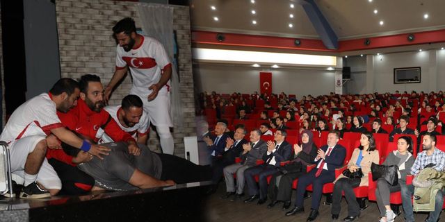 15 Temmuz şehitlerinin konu edildiği 252 isimli oyun ilk kez Manisa'da sahnelendi