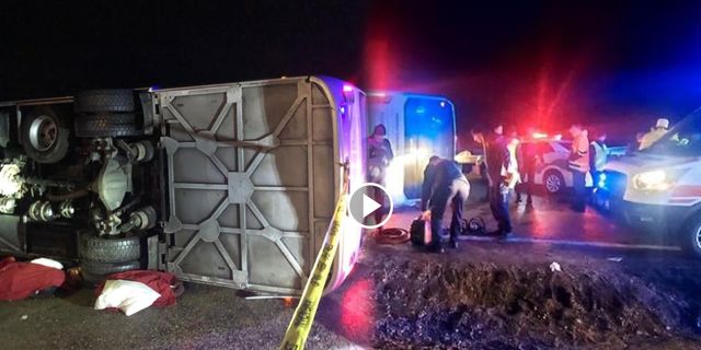 Deprem bölgesinden dönen belediye personellerini taşıyan otobüs devrildi: 3 ölü, 14 yaralı