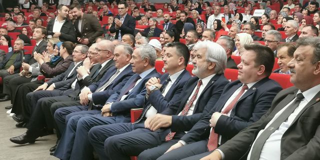 AK Parti aday tanıtım toplantısında önemli isimler