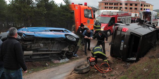 Eskişehir'de zincirleme trafik kazası: 12'si asker 14 yaralı
