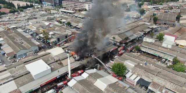 İzmir'de sanayi sitesindeki yangın 4 işletmeye sıçradı!