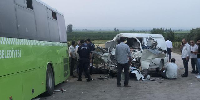 Adana'da feci kaza! Minibüs ile belediye otobüsü çarpıştı! 3 ölü, 10 yaralı