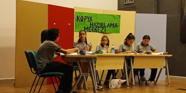 Sarıgöl'de 'Sınavsız Hava Sahası' adlı tiyatro oyunu sahnelendi