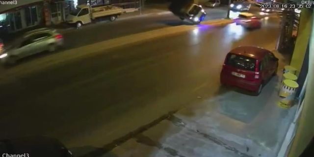 Kamyonet devrildi, kasadan yola düşen şahıslar ölümden döndü!