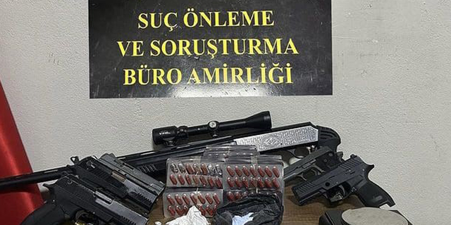 Suç makinesi kıskıvrak yakalandı! Evinde cephanelik çıktı