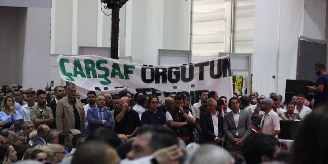 Özgür Özel'in bulunduğu CHP İzmir Kongresi'nde yumruklar konuştu!