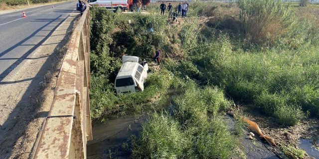 Manisa'da minibüs dereye uçtu! 1 ağır yaralı