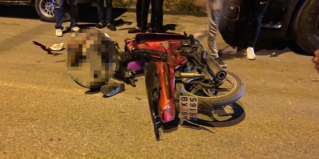 Aşırı hız kaza getirdi! Motosiklet sürücüsü yolda sürüklendi