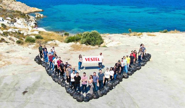 Vestel Gönüllüleri 'Kıvılcımlar' Foça’da çevre temizliği yaptı