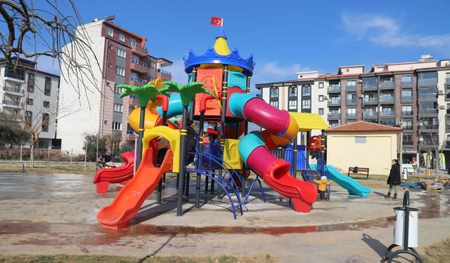 Alaşehir'in parklarına yeni oyun grupları