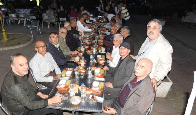Taş medreseliler Manisa’da iftar sofrasında buluştu