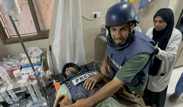 İsrail ordusu gazetecilere saldırdı: TRT kameramanı yaralandı