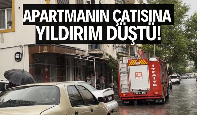 Apartmanın çatısına yıldırım düştü