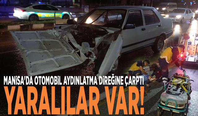 Manisa'da otomobil aydınlatma direğine çarptı: Yaralılar var!