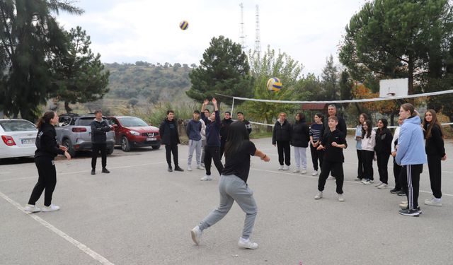 Öğrencilere spor teşviki ve maç daveti