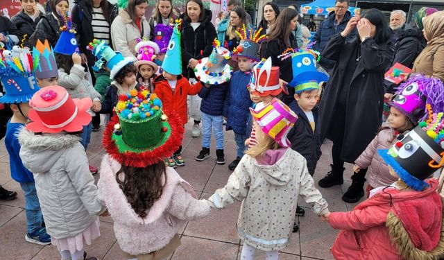 Manisalı çocuklar, Yeni Yıl Panayırı'nda gönüllerince eğlendi