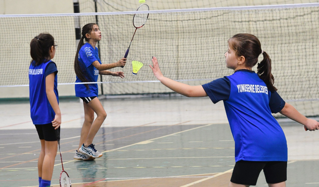 Altın ve gümüşle dolu turnuva: Minik badmintonculardan büyük başarı