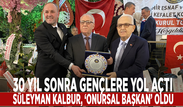 30 yıl sonra gençlere yol açtı: Süleyman Kalbur, 'Onursal Başkan' oldu