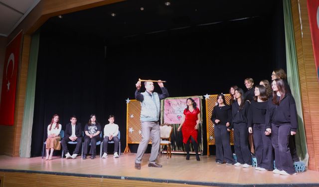 İlçede sahnelenen ‘Yakından kumanda 2’ yoğun ilgi gördü