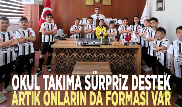 Okul takıma sürpriz destek: Artık onların da forması var