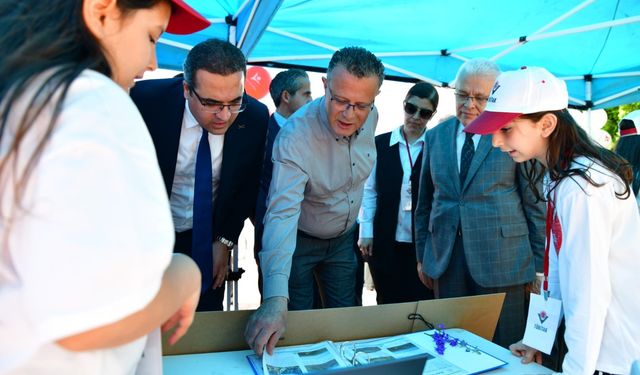 Alaşehir BİLSEM'de TÜBİTAK 4006 Bilim Fuarı açıldı