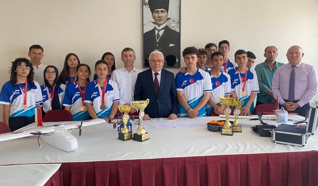 Manisalı öğrencilerden hava sporlarında büyük başarı