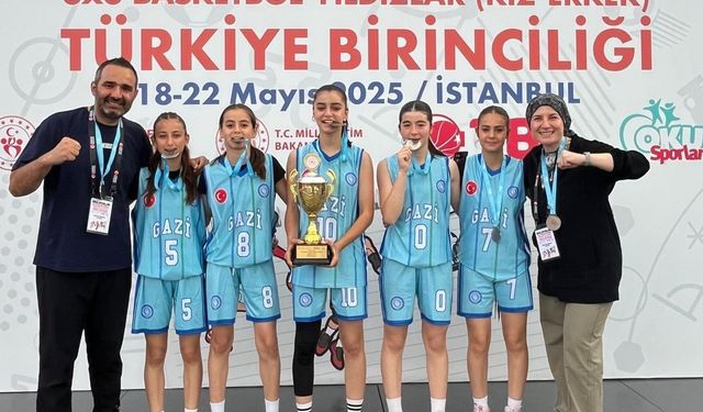 Ahmetli Gazi Ortaokulu’nun Yıldız Kızları Türkiye ikincisi oldu