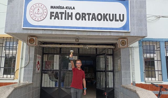Fatih Ortaokulu öğrencisinden bursluluk sınavında tam puan