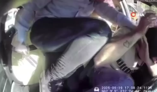 Taksiciye bıçaklı saldırı: O anlar kamerada