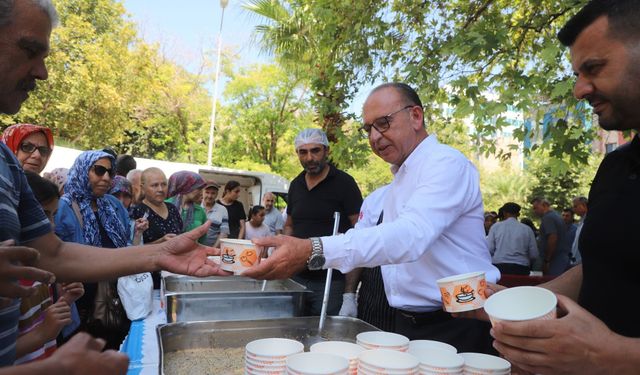 Turgutlu Belediyesinden geleneksel aşure hayrı