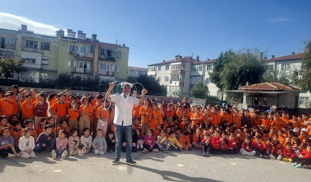 Miniklere kahkaha ve kültür şöleni