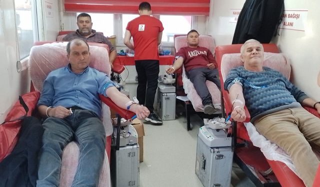 Sarıgöl'de kan bağış kampanyasına yoğun ilgi