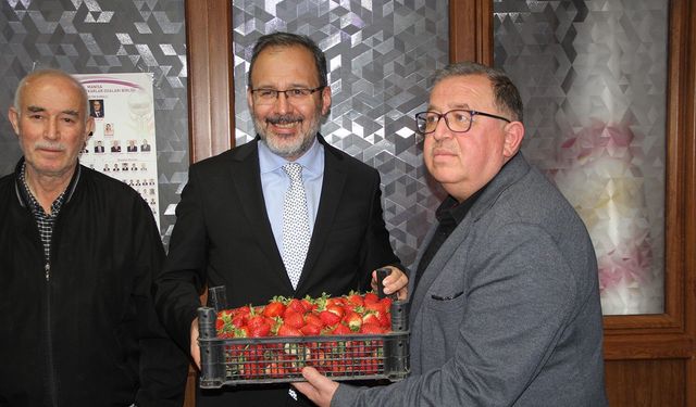 Eski Bakan Kasapoğlu, Kula Esnaf ve Sanatkârlar Odası'nı ziyaret etti