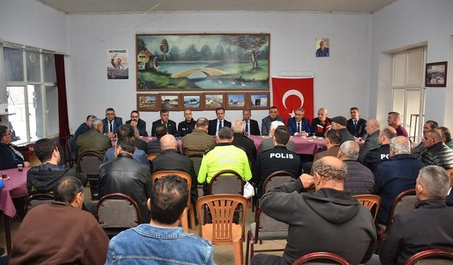 Kaymakam Güldoğan, talepleri yerinde dinliyor