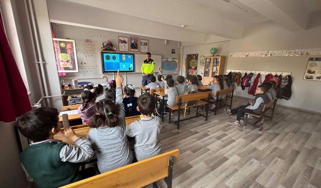 İlçede öğrencilere trafik eğitimi verildi