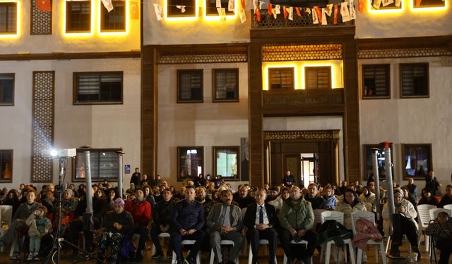 Yunusemre Belediyesinden vatandaşlara açık havada sinema keyfi