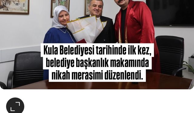 Kula Belediyesi’nde bir ilk: Nikah merasimi başkanlık makamında gerçekleşti