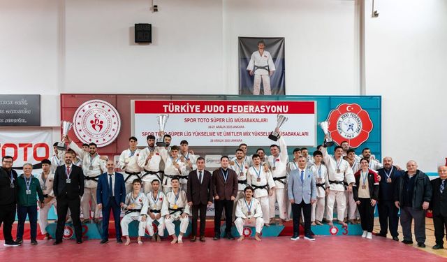 Yunusemre Belediyespor erkek judo takımı Süper Lig'e yükseldi