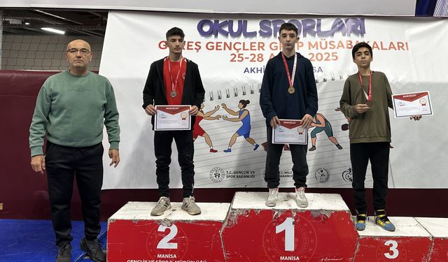 Okul Sporları Güreş Gençler (A) Grup Müsabakaları Manisa’da Sona Erdi