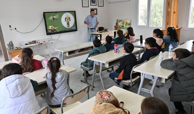 Minik Öğrenciler, Arıların Dünyasını İnceleyerek Öğrendi