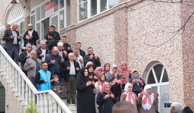 İlçeden kutsal topraklara dualarla uğurlandılar